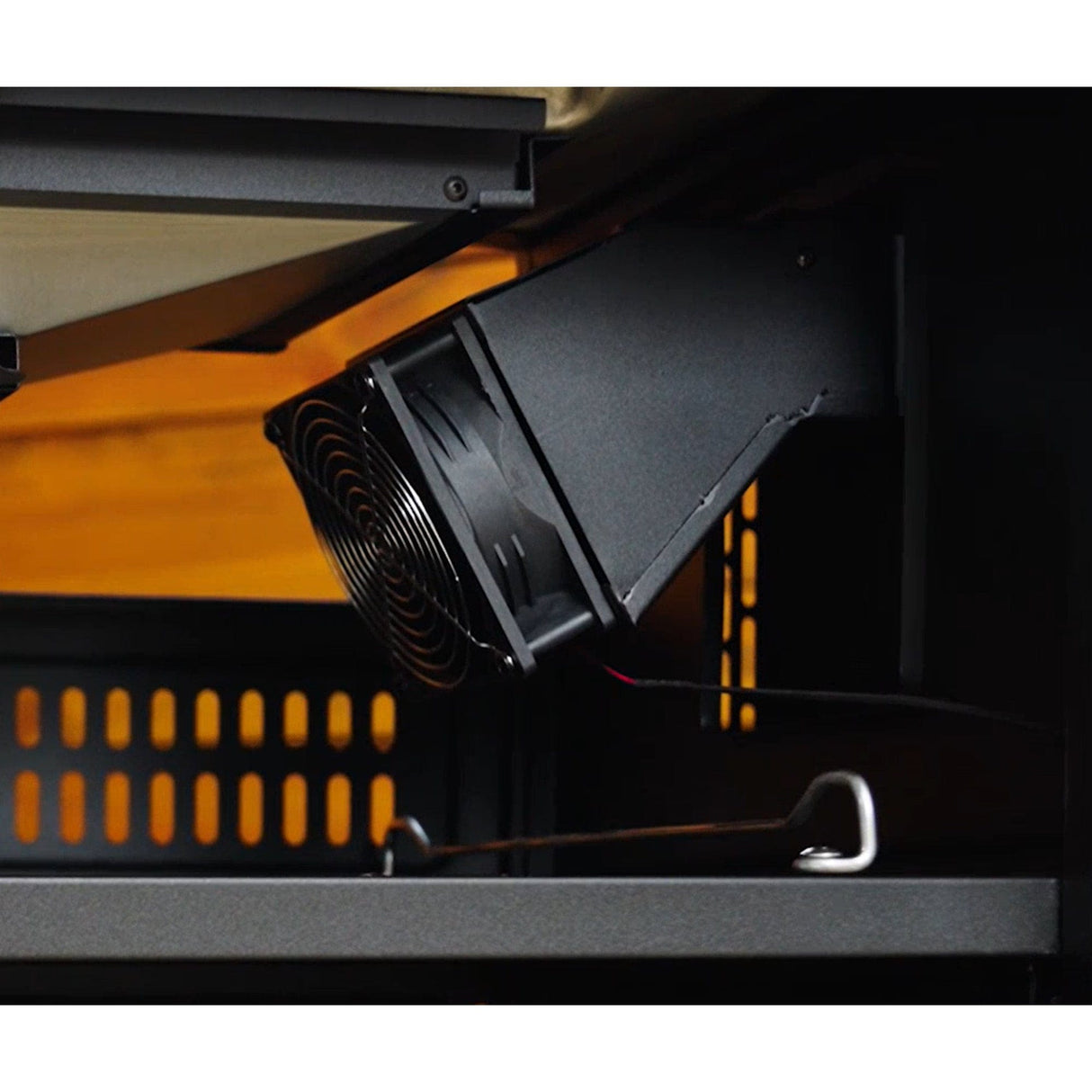 Masterbuilt | Gravity Series 1150 Digital Charcoal Grill & Smoker + Free Gift