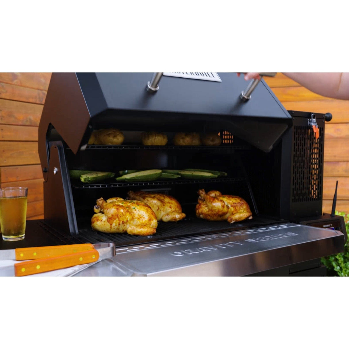 Masterbuilt | Gravity Series 1150 Digital Charcoal Grill & Smoker + Free Gift