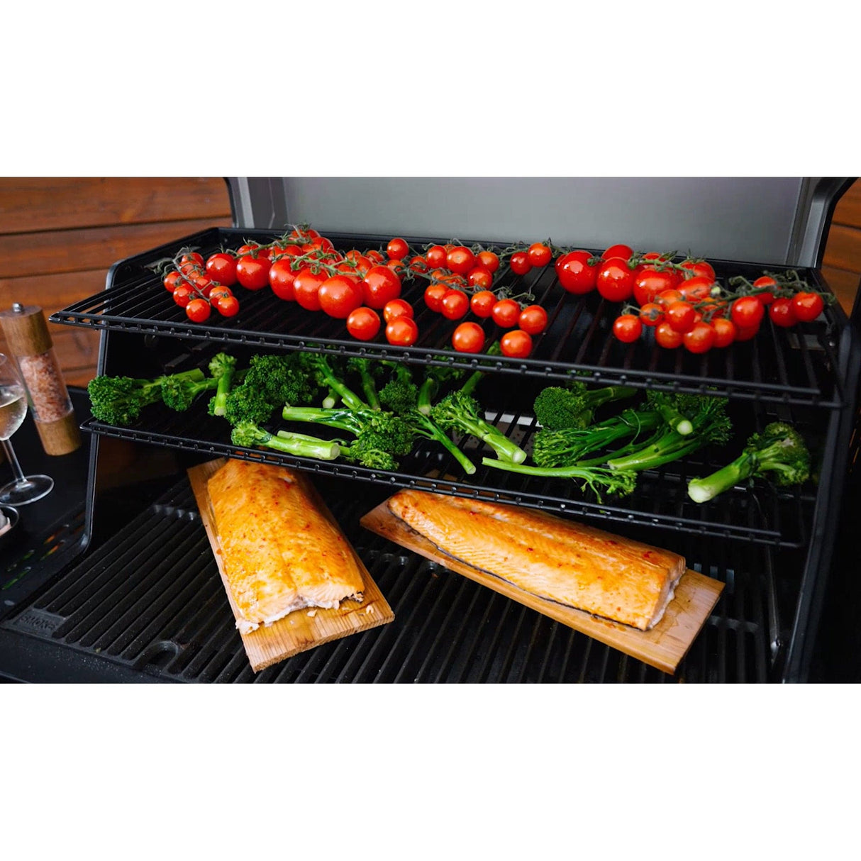 Masterbuilt | Gravity Series 1150 Digital Charcoal Grill & Smoker + Free Gift