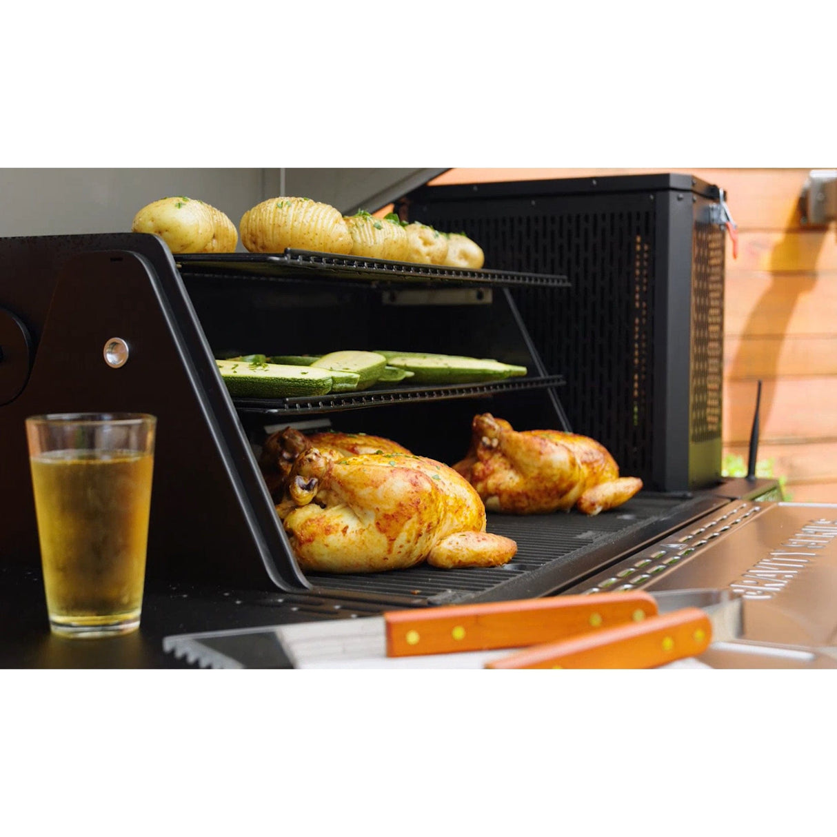 Masterbuilt | Gravity Series 1150 Digital Charcoal Grill & Smoker + Free Gift