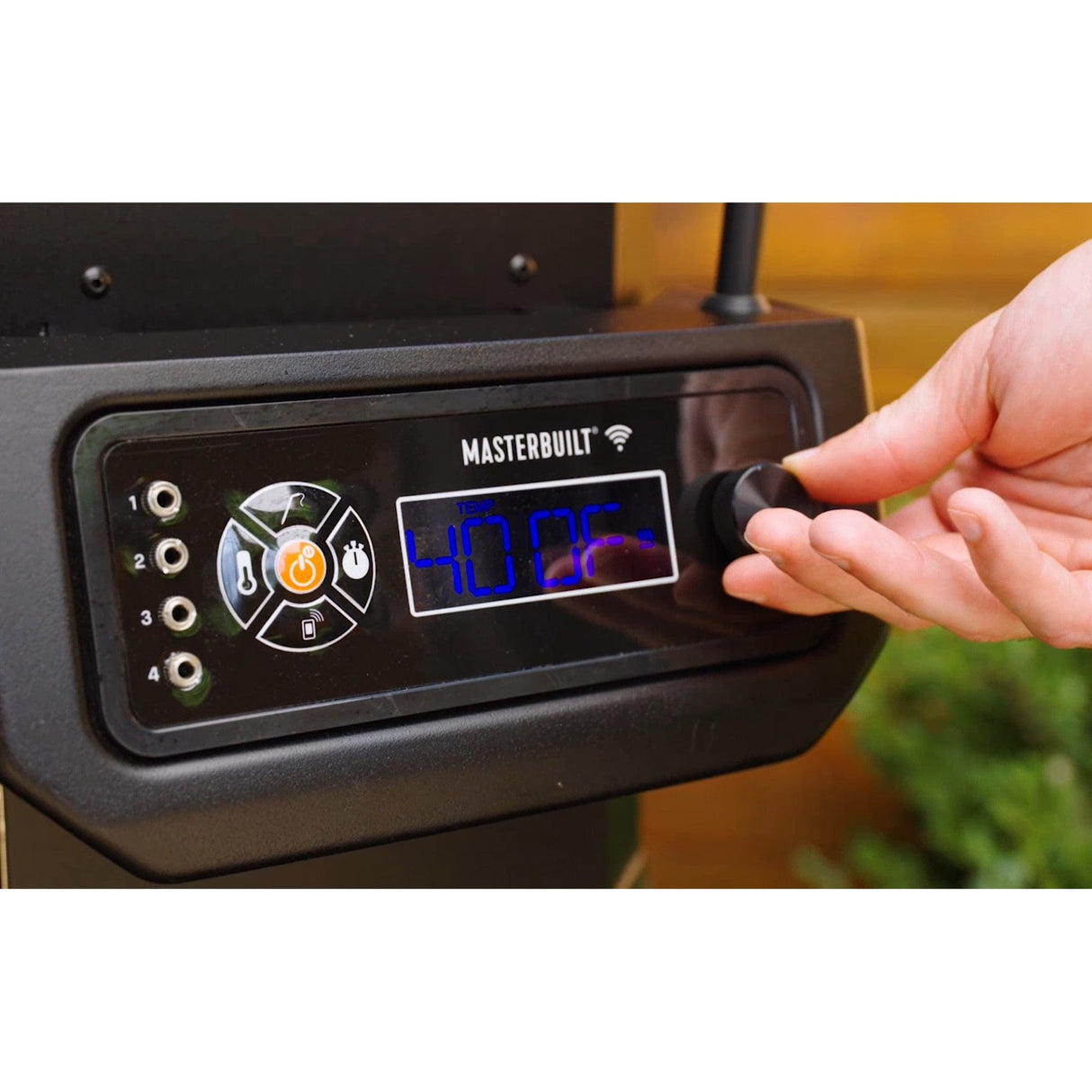 Masterbuilt | Gravity Series 1150 Digital Charcoal Grill & Smoker + Free Gift