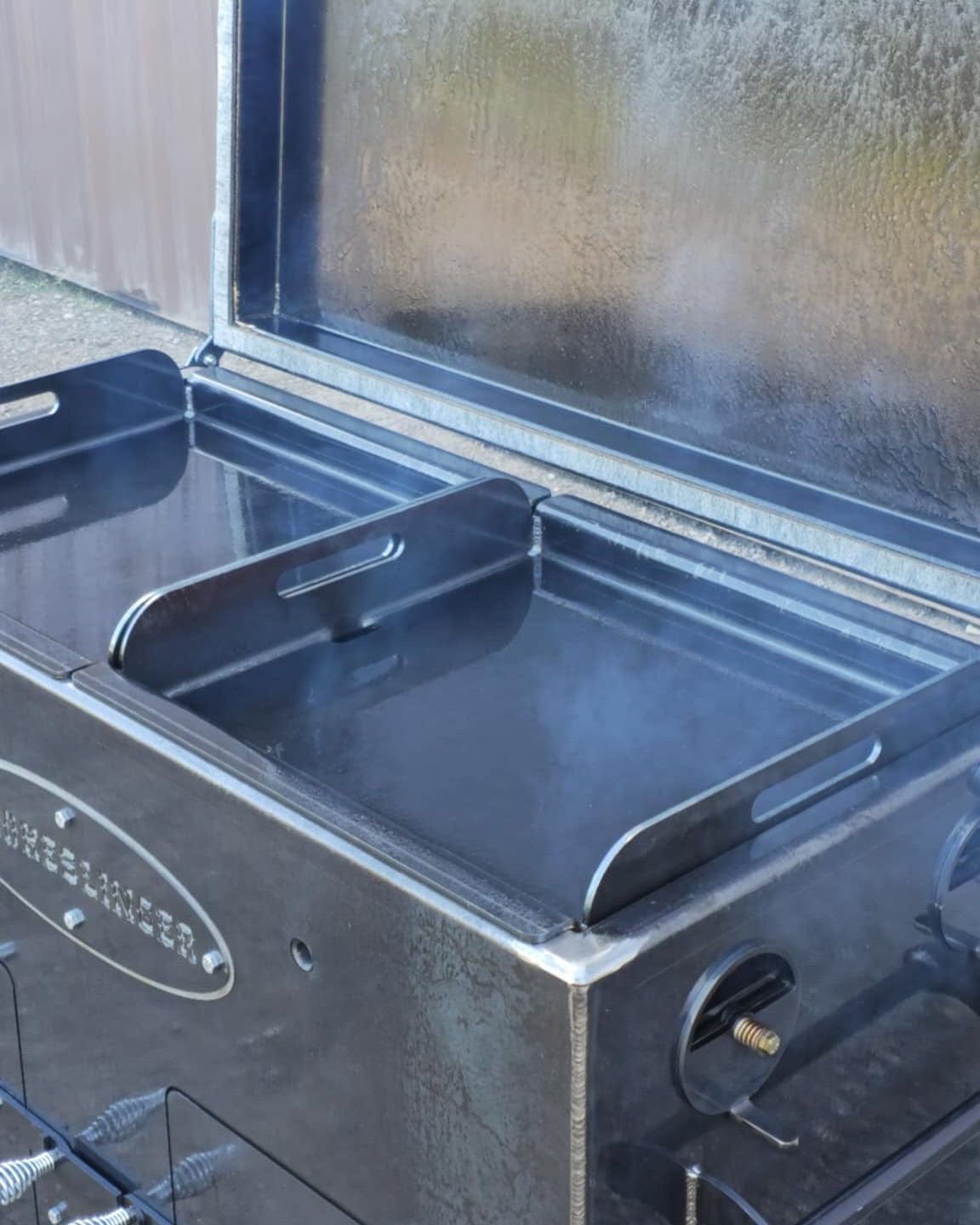 The Smokeslinger Grill & Smoker (Pre-order)