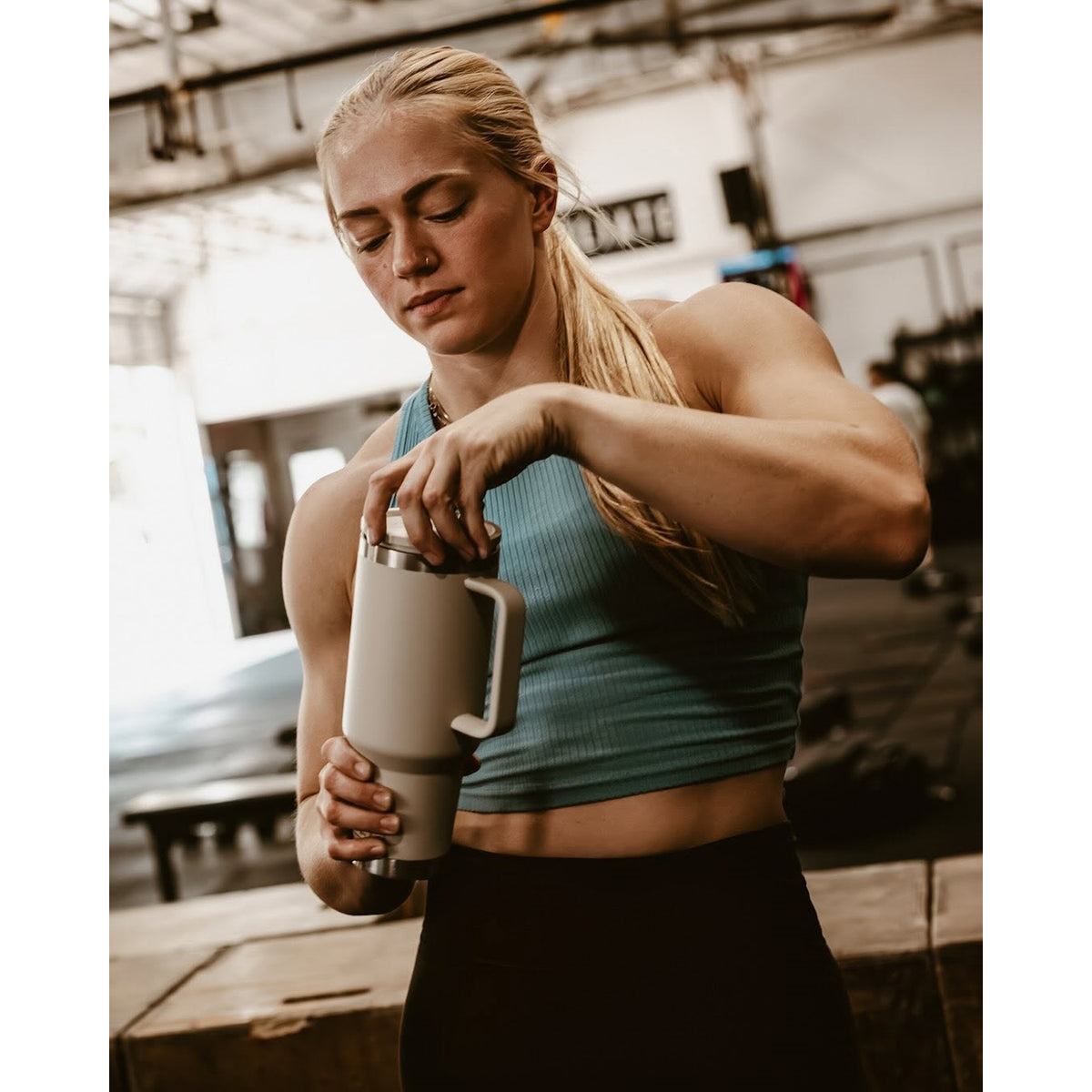 YETI | Rambler® 20 oz (591 ml) Travel Straw Mug | With Colour-Matched Straw Lid | Navy