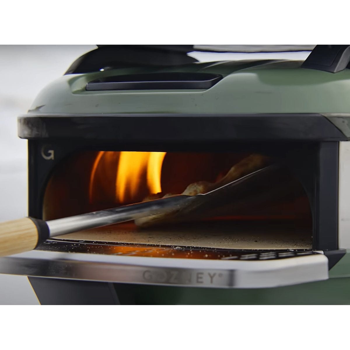 turning pizza in oven with Venture Turning Peel