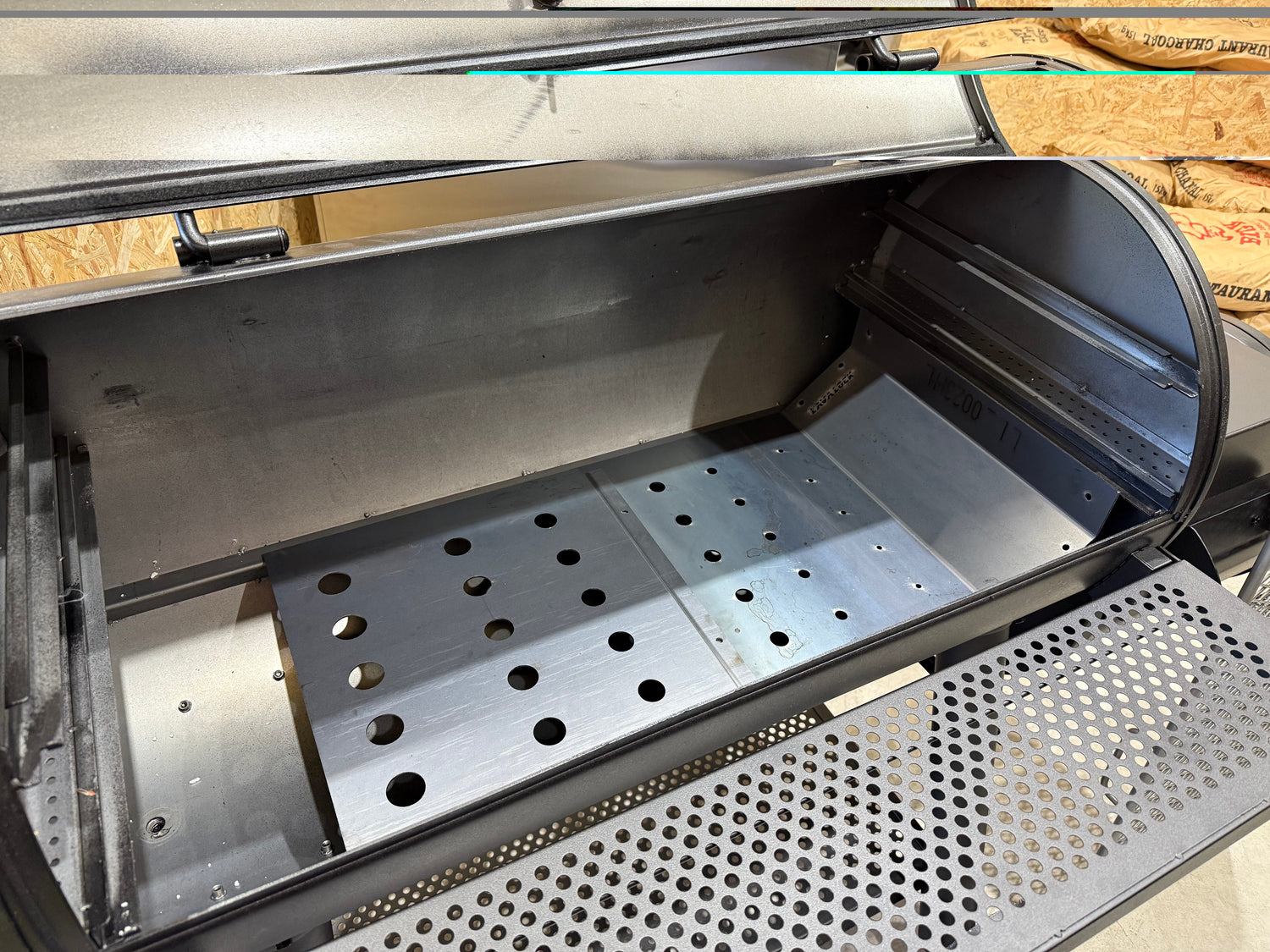 Chargriller | Grand Champ Offset Smoker + Pit Master Pack