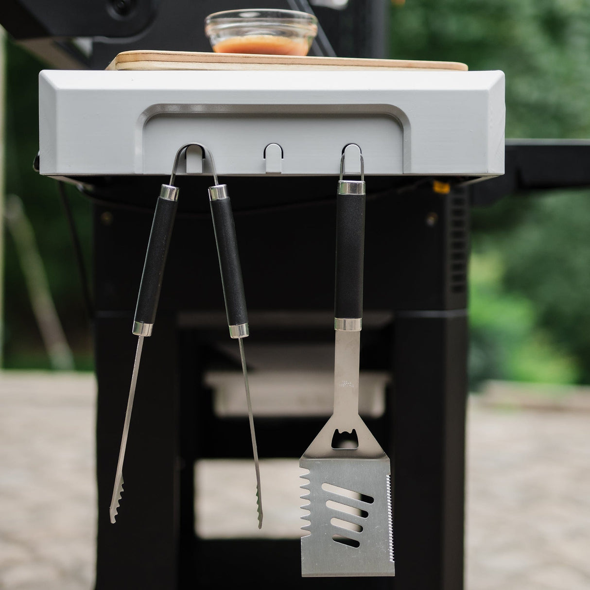 Masterbuilt Gravity Series 600 Digital WiFi Charcoal Grill and Smoker + Free Gift