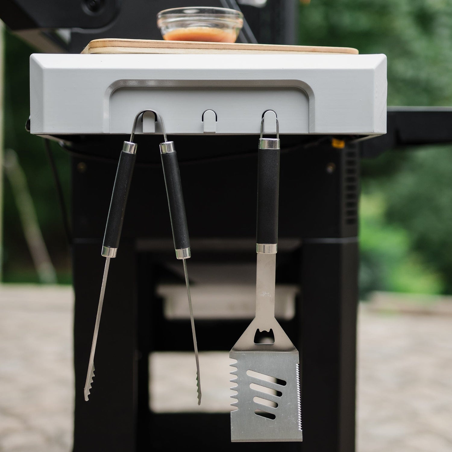 Masterbuilt Gravity Series 600 Digital WiFi Charcoal Grill and Smoker + Free Gift