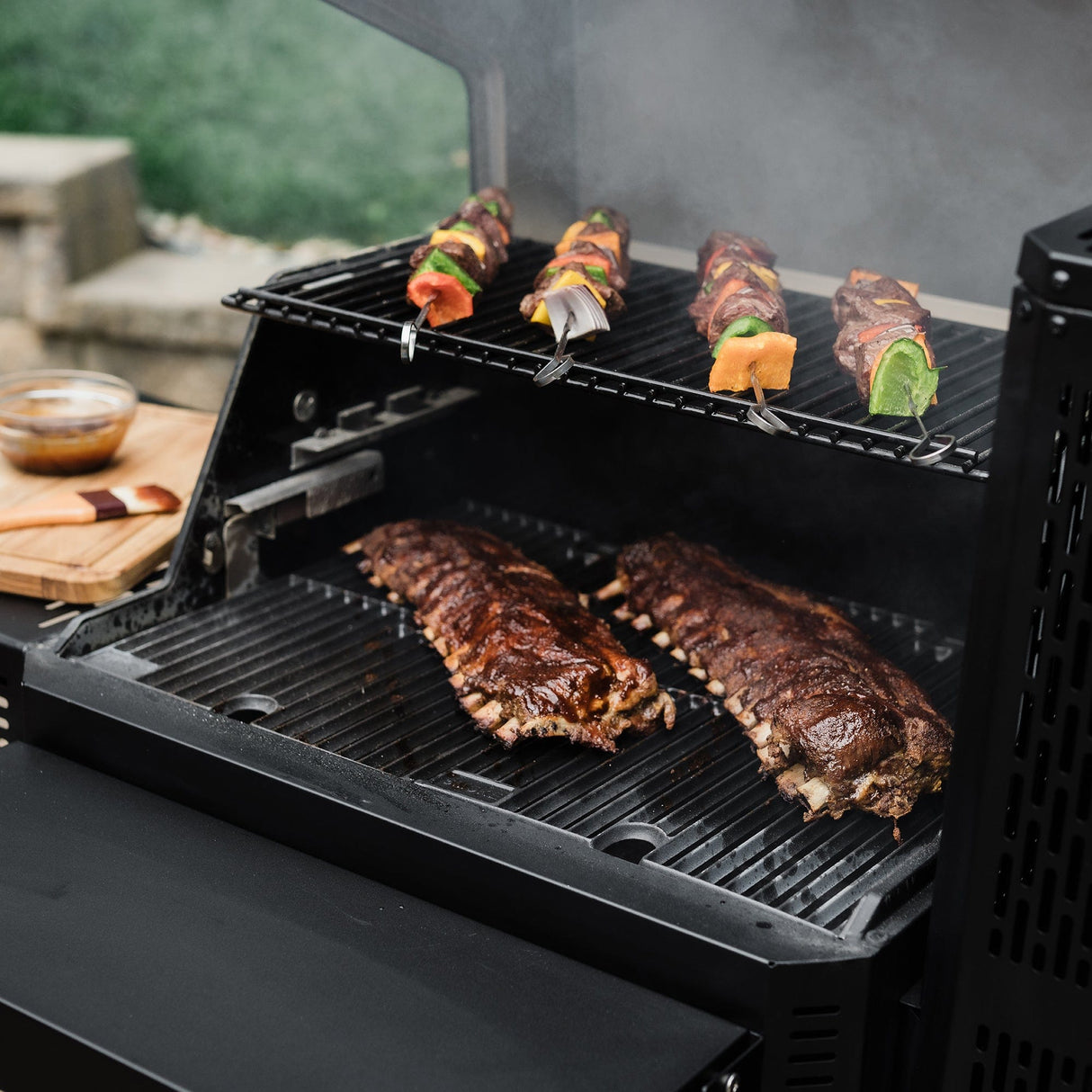 Masterbuilt Gravity Series 600 Digital WiFi Charcoal Grill and Smoker + Free Gift