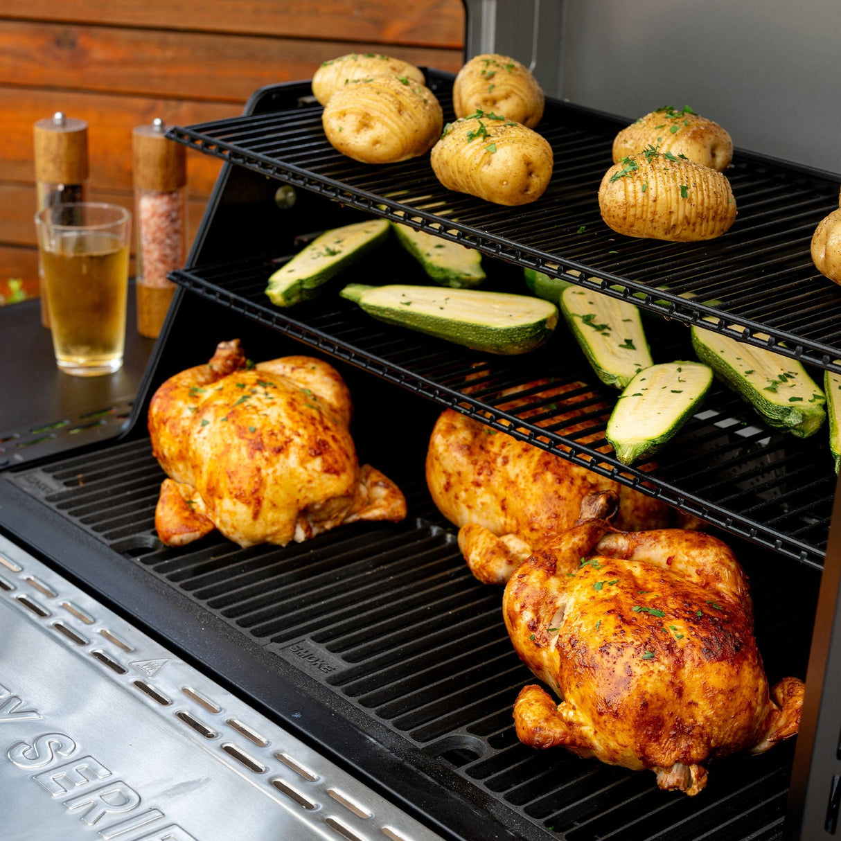 Masterbuilt | Gravity Series 1150 Digital Charcoal Grill & Smoker + Free Gift