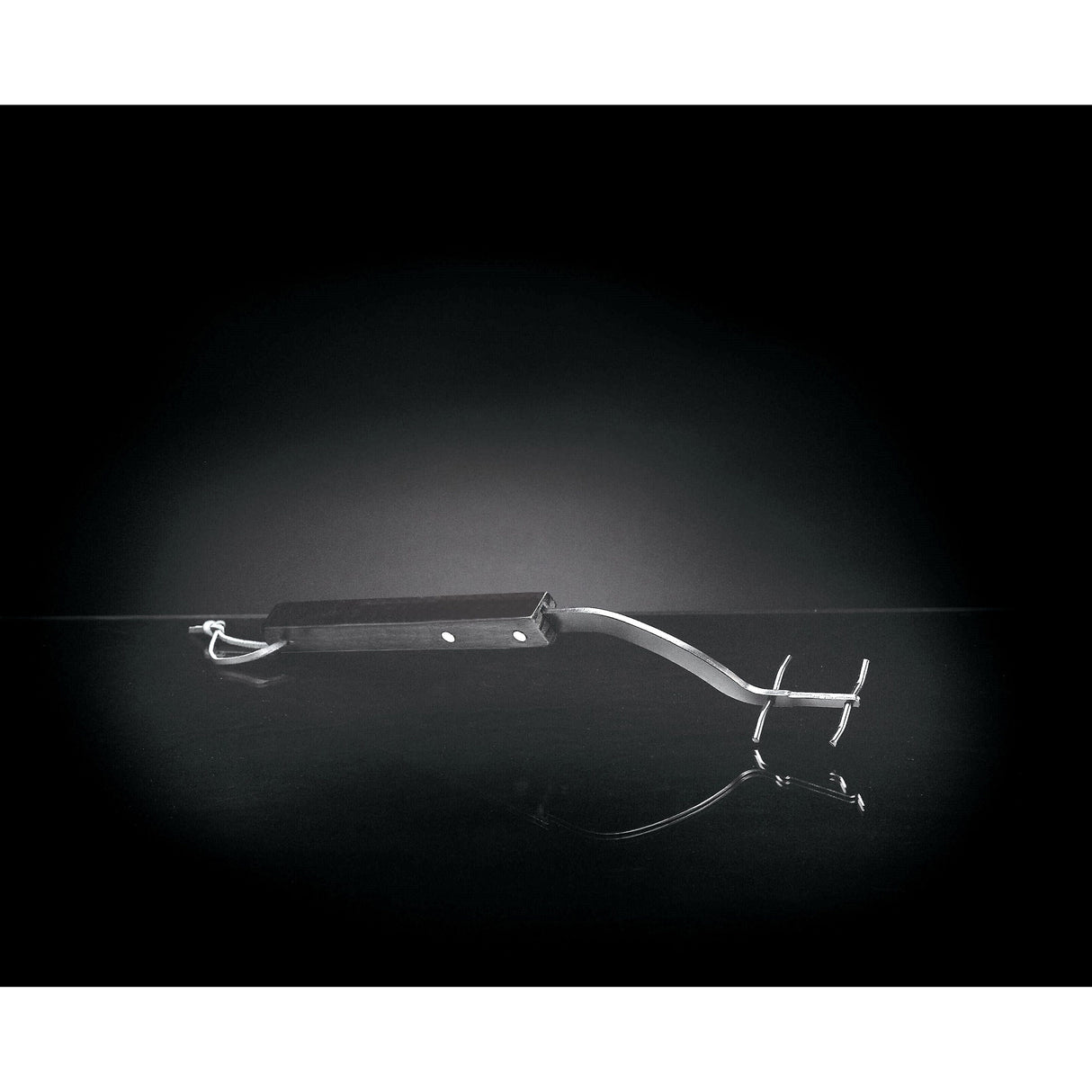 Grid Lifter with Hardwood Handle black background front view