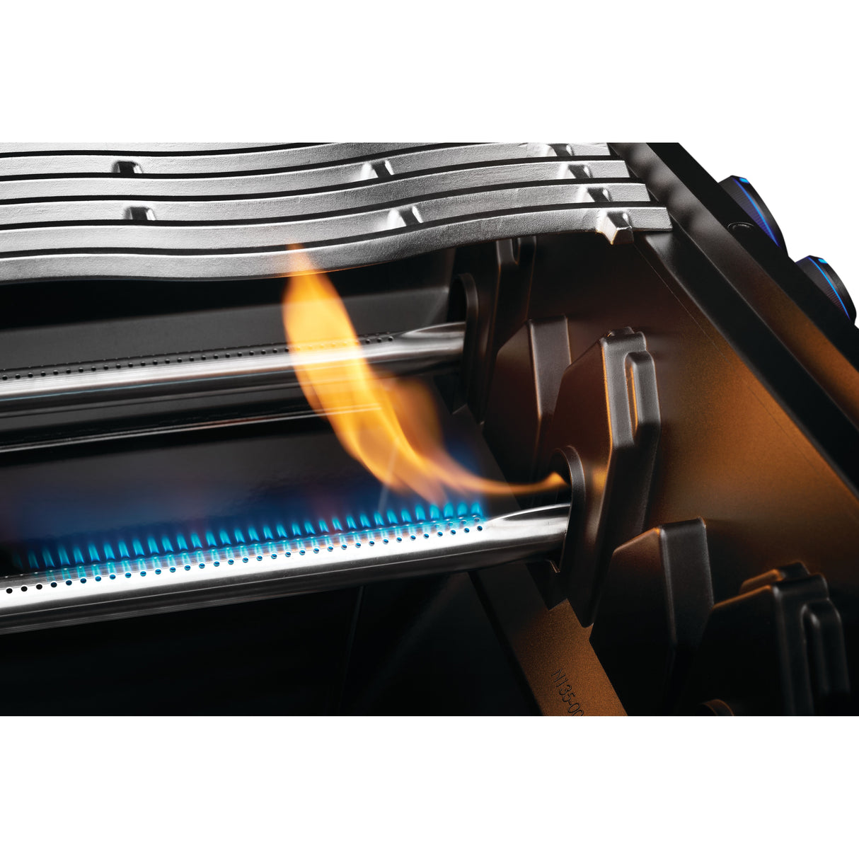Napoleon Phantom Prestige 500 Gas Grill gas flames