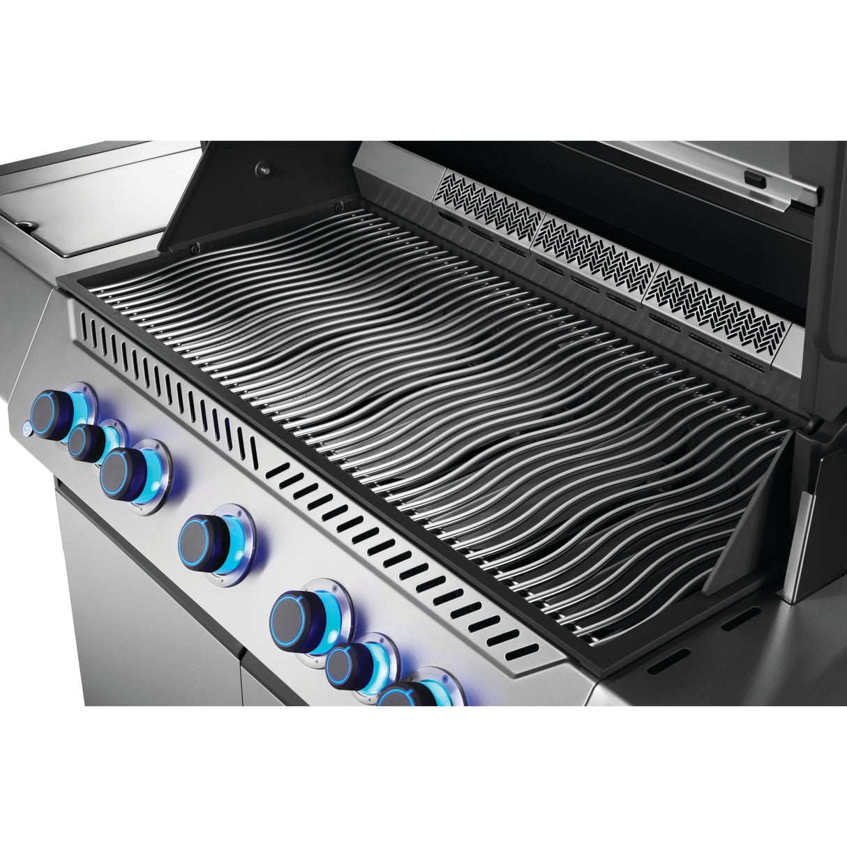 Napoleon Prestige 665 Connected Gas Grill main grill empty