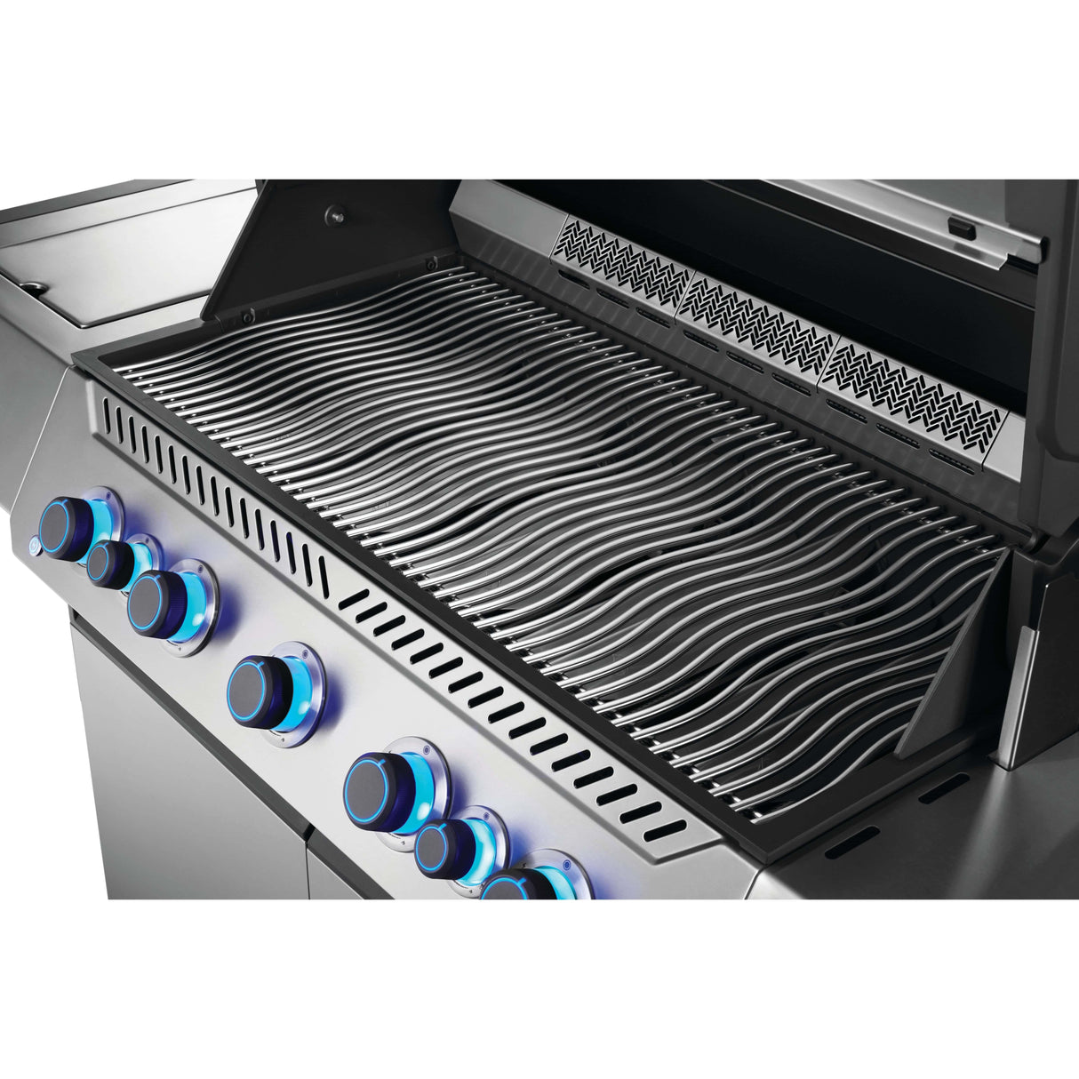 Napoleon Prestige 665 Connected Gas Grill main grill empty