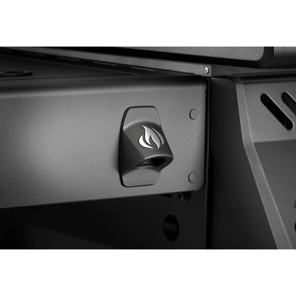 Napoleon Rogue PRO Phantom 30 Grill attachment logo