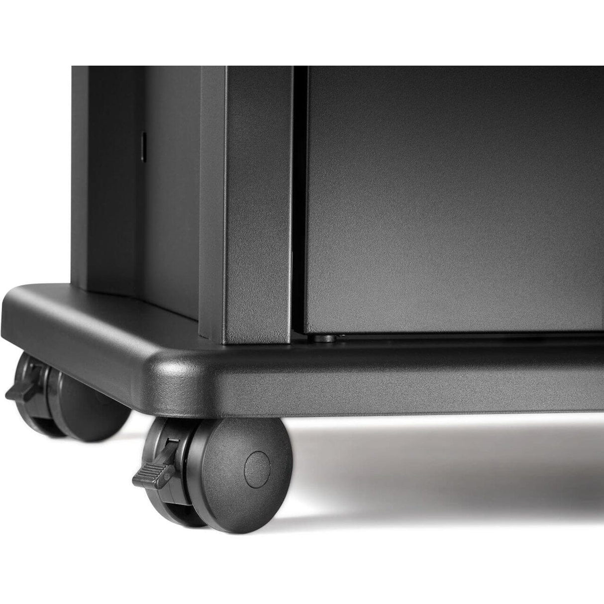 Napoleon Rogue PRO Phantom 30 Grill wheels close up