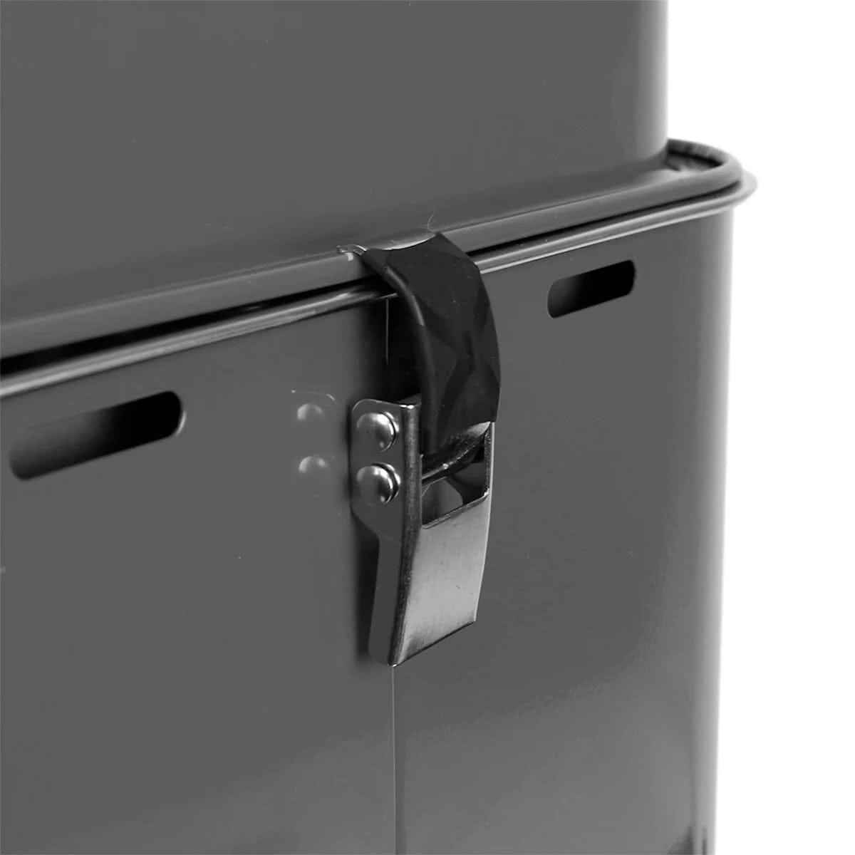 Pit Boss Grills Portable Charcoal Grill locks