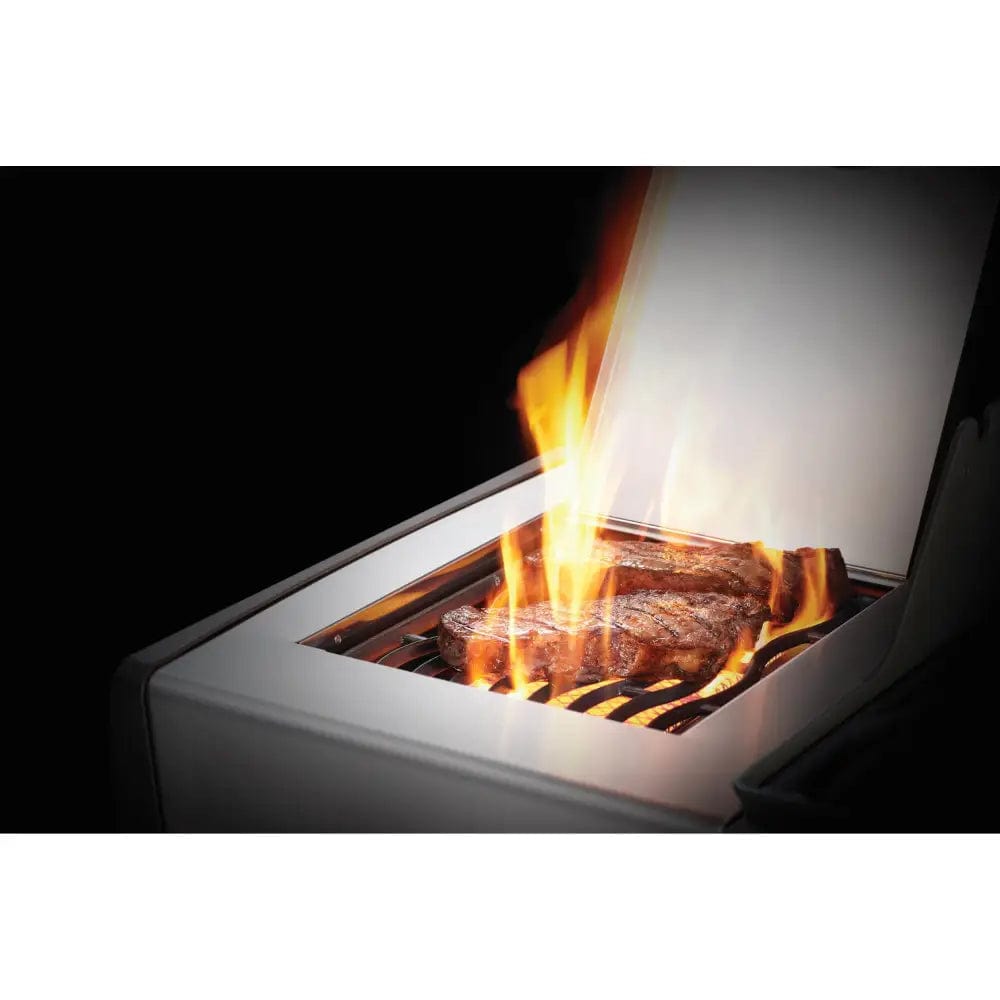 Napoleon Rogue XT 525 SIB side burner large shelf steak flame