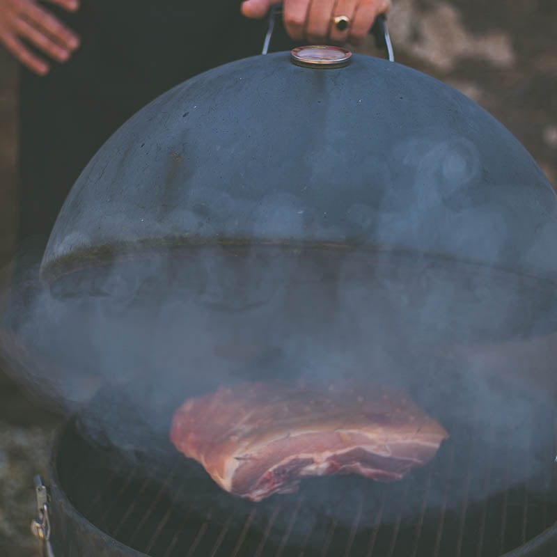 Smoke, Whisky & Wine Box man lifting grill top