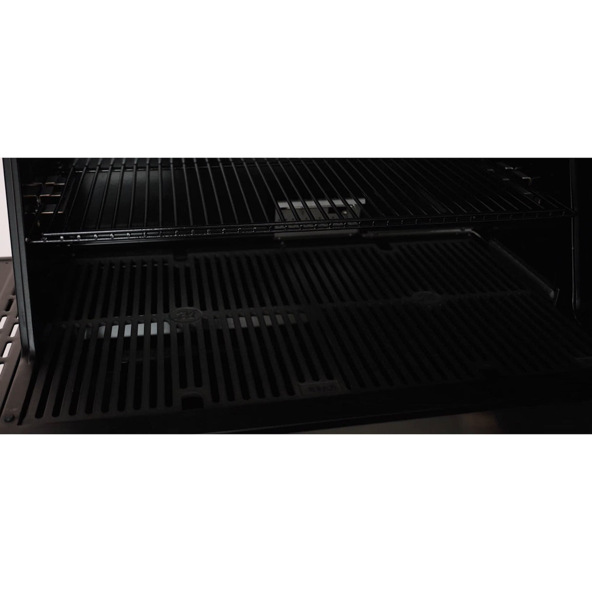 Masterbuilt | Gravity Series 1150 Digital Charcoal Grill & Smoker