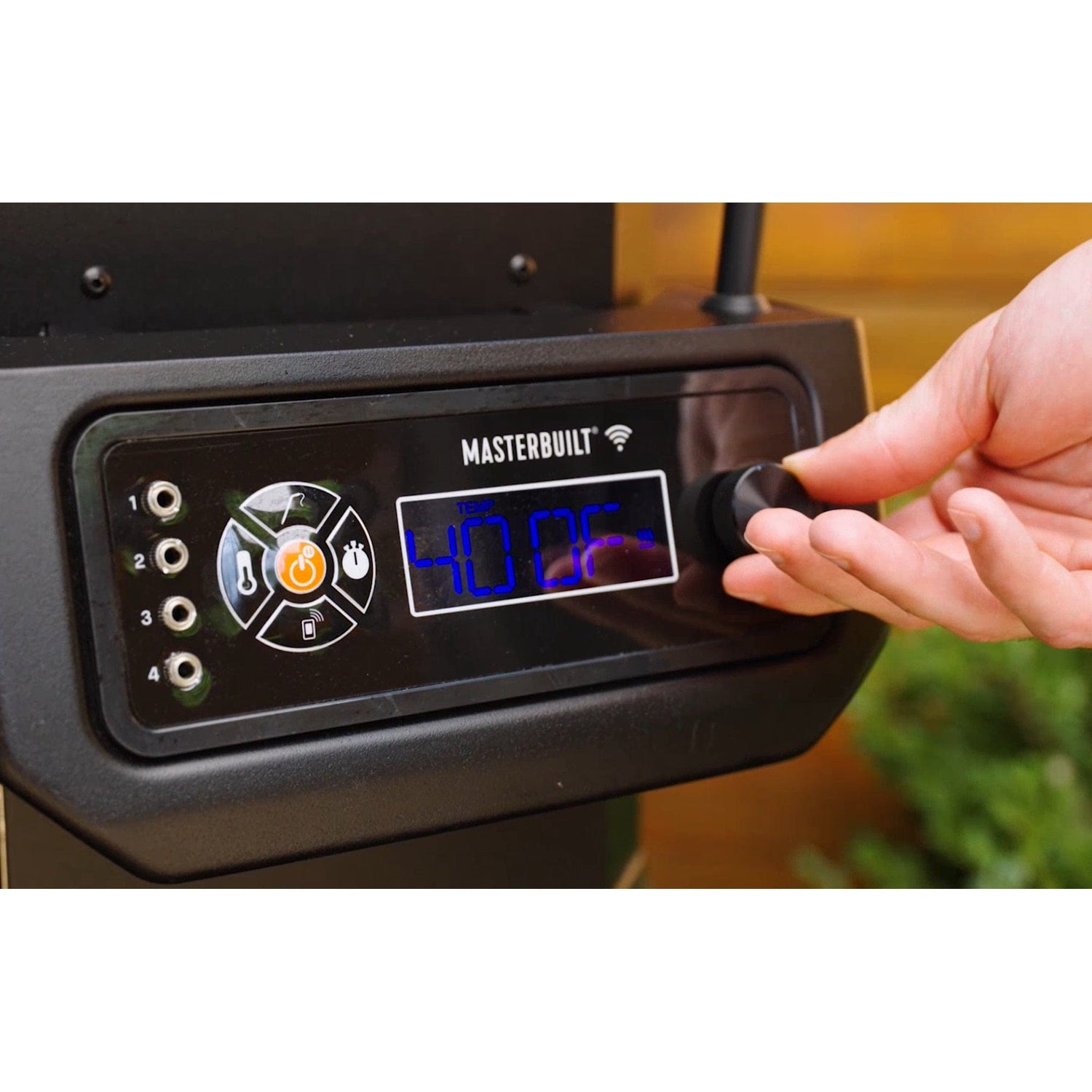 Masterbuilt | Gravity Series 1150 Digital Charcoal Grill & Smoker + Free Gift