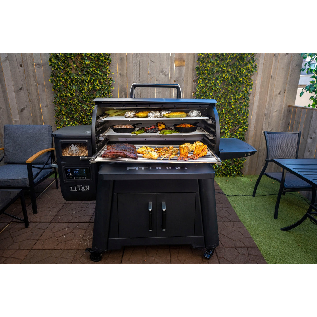 Pit Boss Grills | Pit Boss Competition Series 1600 Titan Wood Pellet Grill + Free Gift