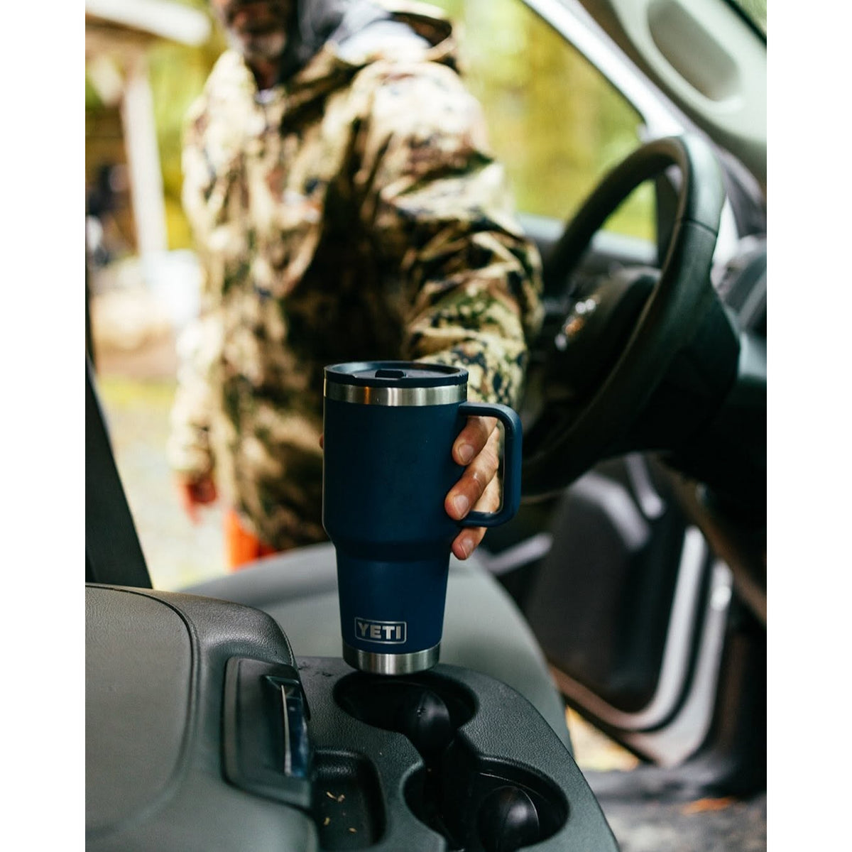 YETI | Rambler® 20 oz (591 ml) Travel Straw Mug | With Colour-Matched Straw Lid | Navy