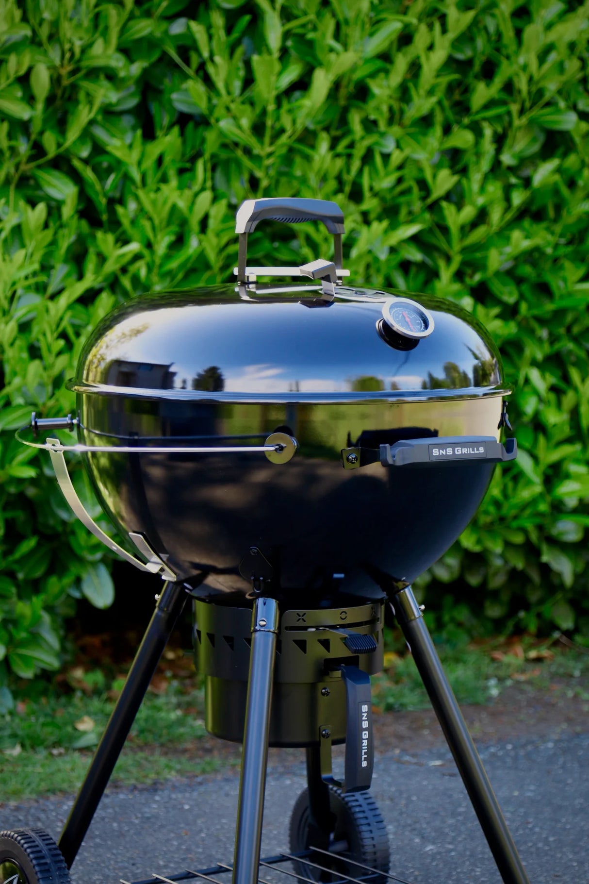Slow ‘N Sear® | Black Edition 22” Charcoal Kettle Grill Plus Smoker (Pre Order)
