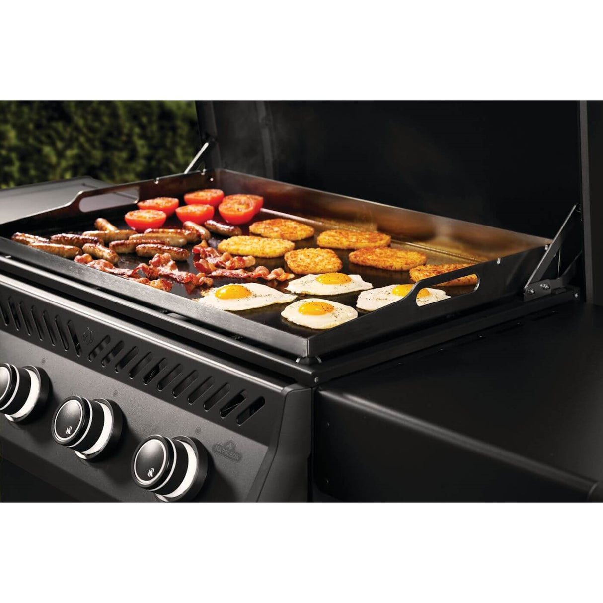 Napoleon Rogue PRO Phantom 30 Grill eggs and bacon on grill