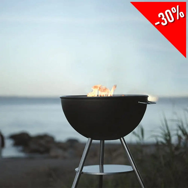 Martinsen 1400 Charcoal Barbecue Kettle Grill outdoors