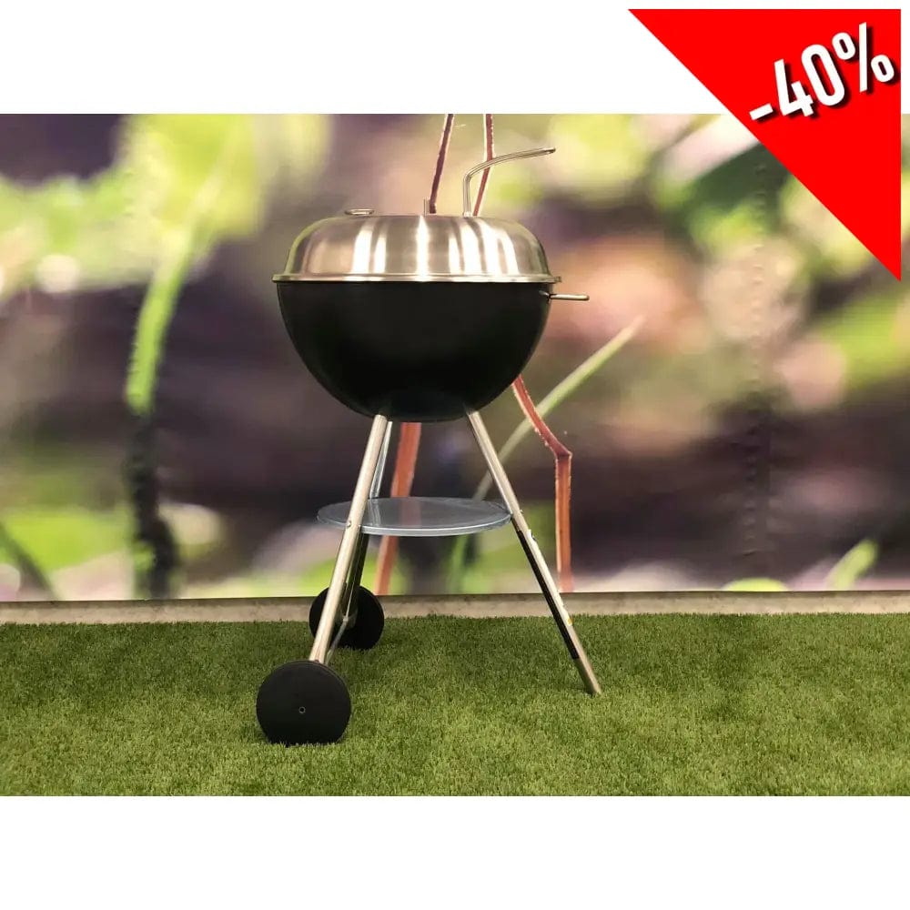 Martinsen 1600 Charcoal Barbecue Kettle Grill outdoors