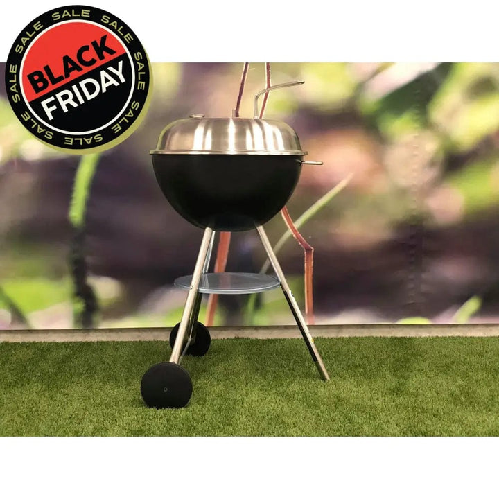 Martinsen 1600 Charcoal Barbecue Kettle Grill outdoors