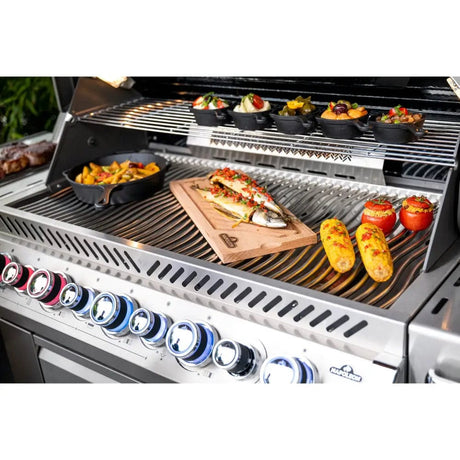 Napoleon Prestige PRO 665 RSIB with food on a grillhead