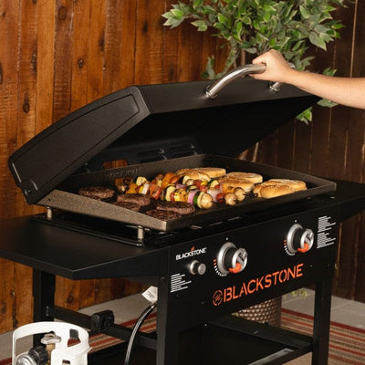 closing lid of Blackstone 28inch Griddle Cooking Station With Hood