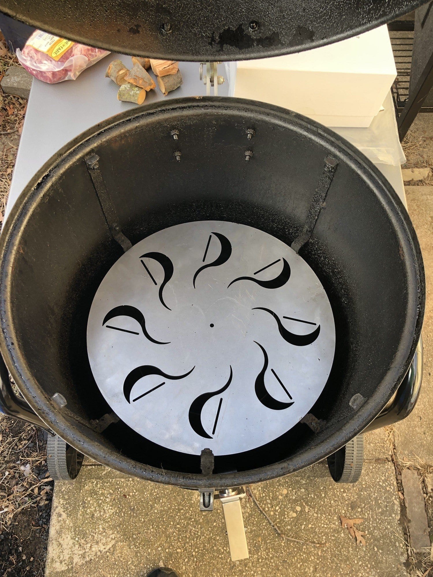 Firedial Deflector in Weber Smokey Mountain